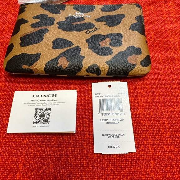 ❤️❤️New coach wristlet/wallet with leopard print❤️ - Picture 15 of 15